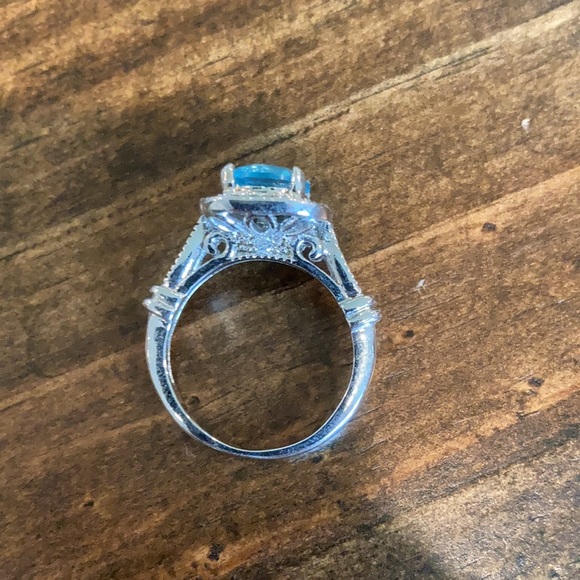 Size 6 ring - Picture 2 of 3